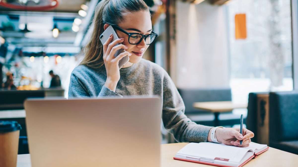 Read more about the article How To Reach Out to a Journalist, a Step-by-Step Guide